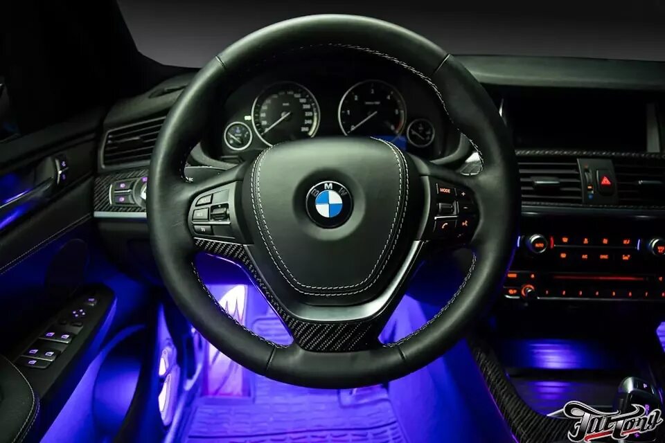 Bmw x5 подсветка. Подсветка салона BMW f25. Подсветка салона БМВ е46. БМВ м3 салон. BMW e60 подсветка салона.