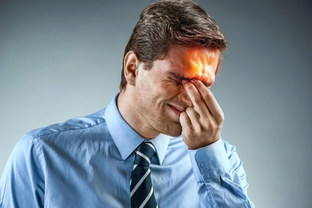 Человек держит голову. Have been have gone разница. Has gone to his head. Задумчивый парень. Phrasal verbs в английском языке.