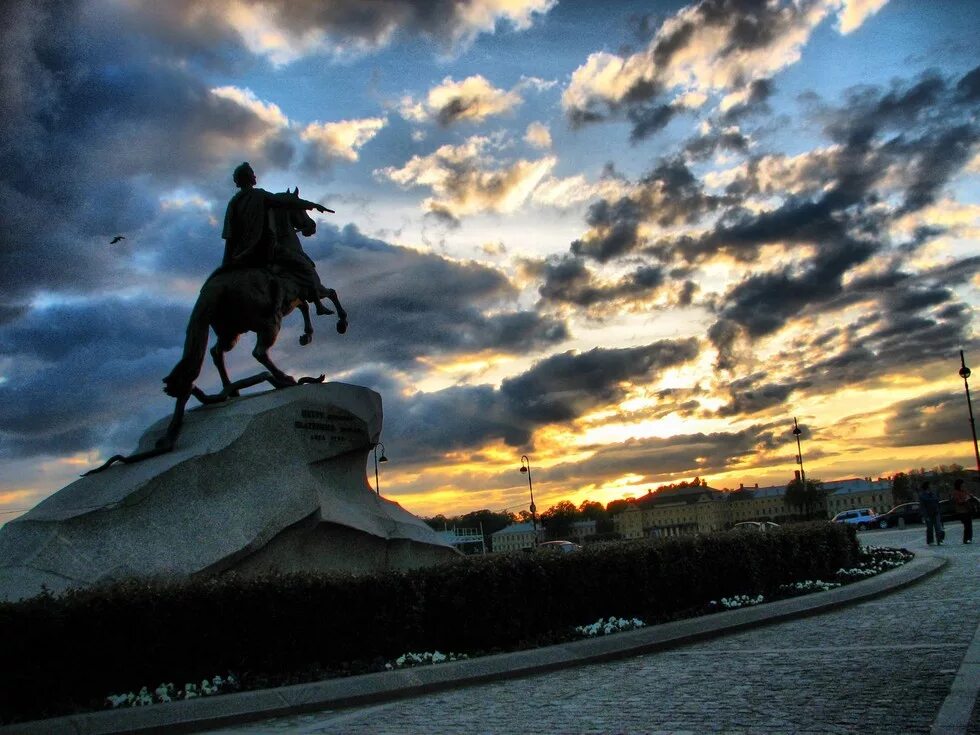 Площадь петра 1 санкт петербург. Медный всадник памятник Петру 1. Фальконе памятник Петру 1 в Санкт-Петербурге. Памятник Петру 1метный всадник. Памятник Петру i медный всадник.