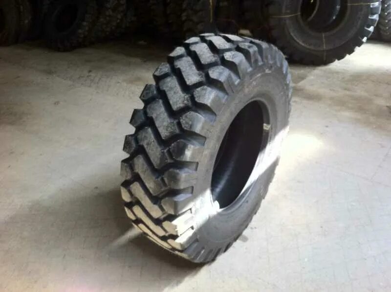 17,5-25 tt 28pr e3/l3 h108a rockbuster. Шина пневматическая 17. 5r25 bkt earthmax sr 30. 17,5-25 rockbuster h168 g2/l2. Шина marcher 17.