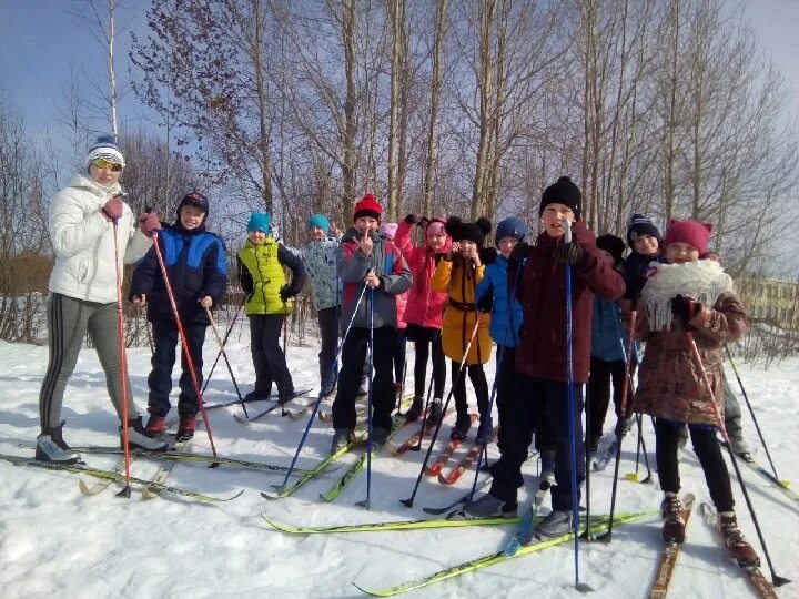 Центр подготовки лыжников в сметанино имени. Уроки лыжной подготовки в школе. Лыжная подготовка школьников. Лыжная подготовка в школе соревнования. Роль лыжной подготовки в школе.