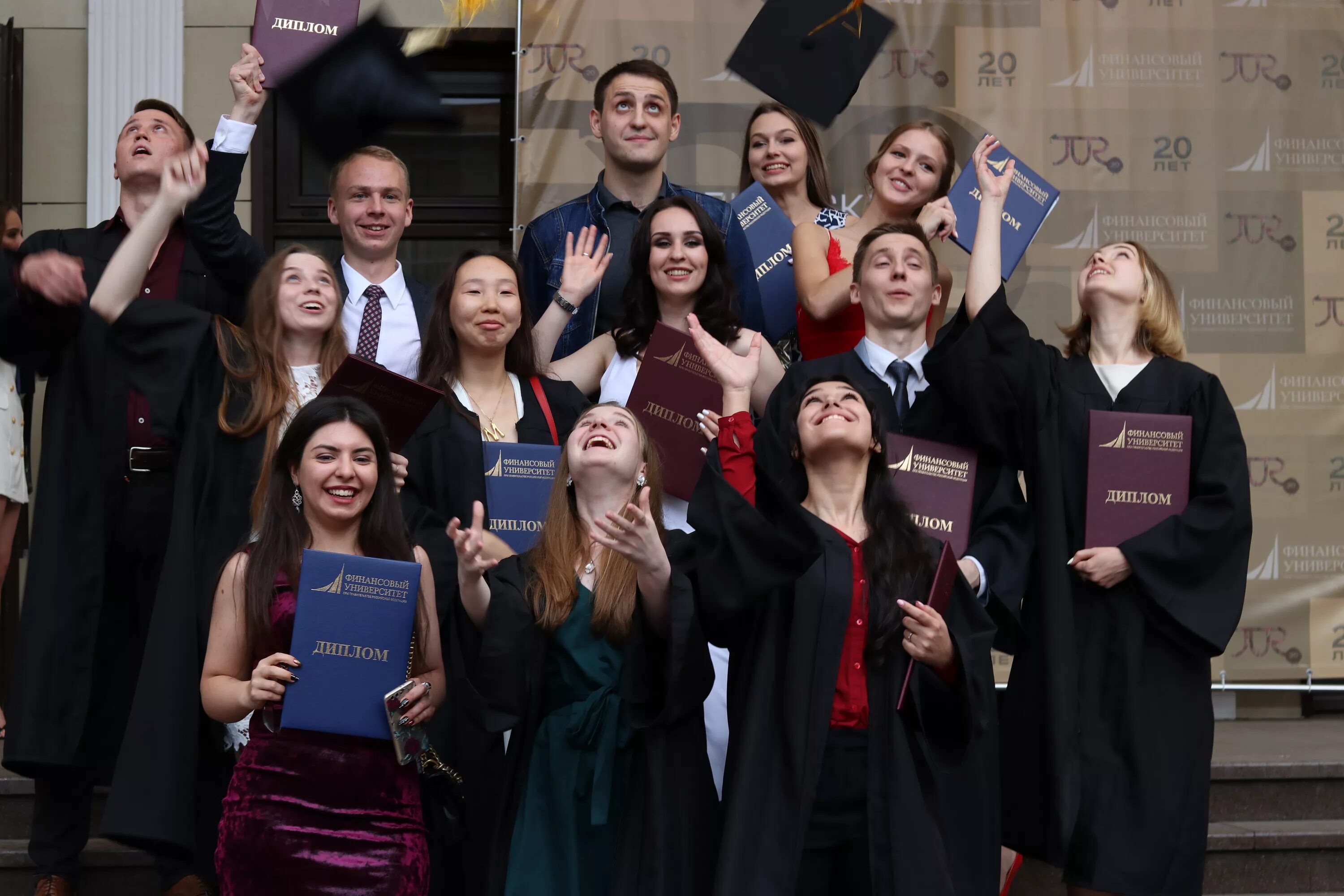 выпускники университета прокуратуры рф. вручение дипломов. выпускники. выпускники юрфака. выпускники сгу им.