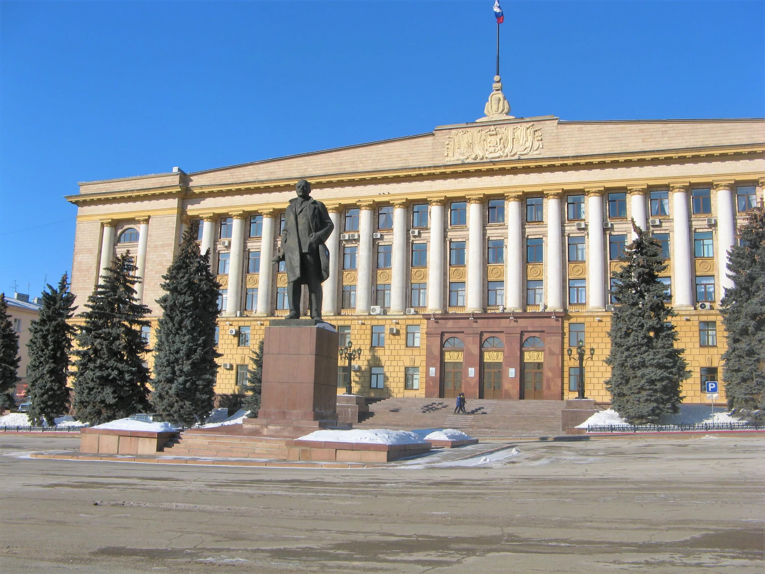 Администрация липецкой области. Областная администрация Липецкой области. Памятник Ленину в Липецке. Здание администрации Липецкой области. Администрация Липецкой области площадь Ленина Соборная 1.