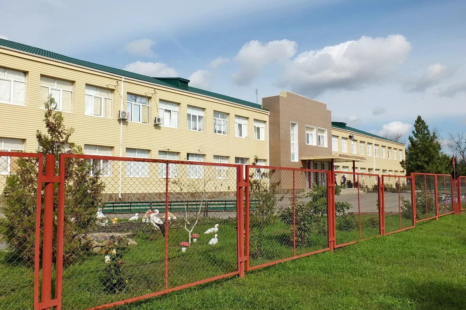 Дтп на трассе зимовники ремонтное. Мемориал танкистам гвардейцам под мценском. П. Гряников зимовники. Дтп на трассе цимлянск морозовск.