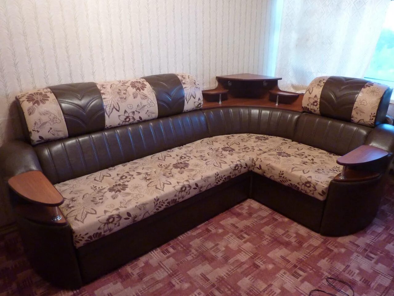 Барахолка мебель диваны угловые. Угловой диван б/у. Угловой диван 90х годов. Диван угловой Тюмень. Купить уголок в брянске