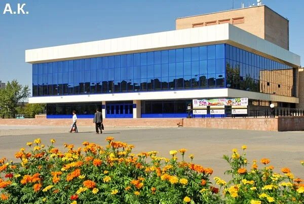 Петропавловск казахстан русский драмтеатр. Драмтеатр петропавловск-камчатский зал. Драм театр имени погодина в петропавловске. Петропавловск казахстан казахский драмтеатр. Петропавловск казахстан русский драмтеатр.