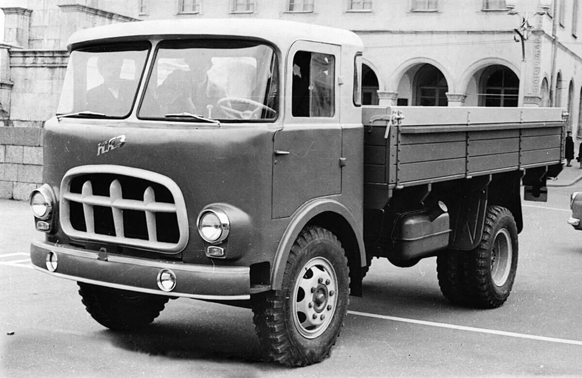 Колхида автомобиль грузовые. Грузовик каз 606 колхида. Каз-608 колхида. Седельный тягач каз-колхида. Колхида автомобиль грузовые.