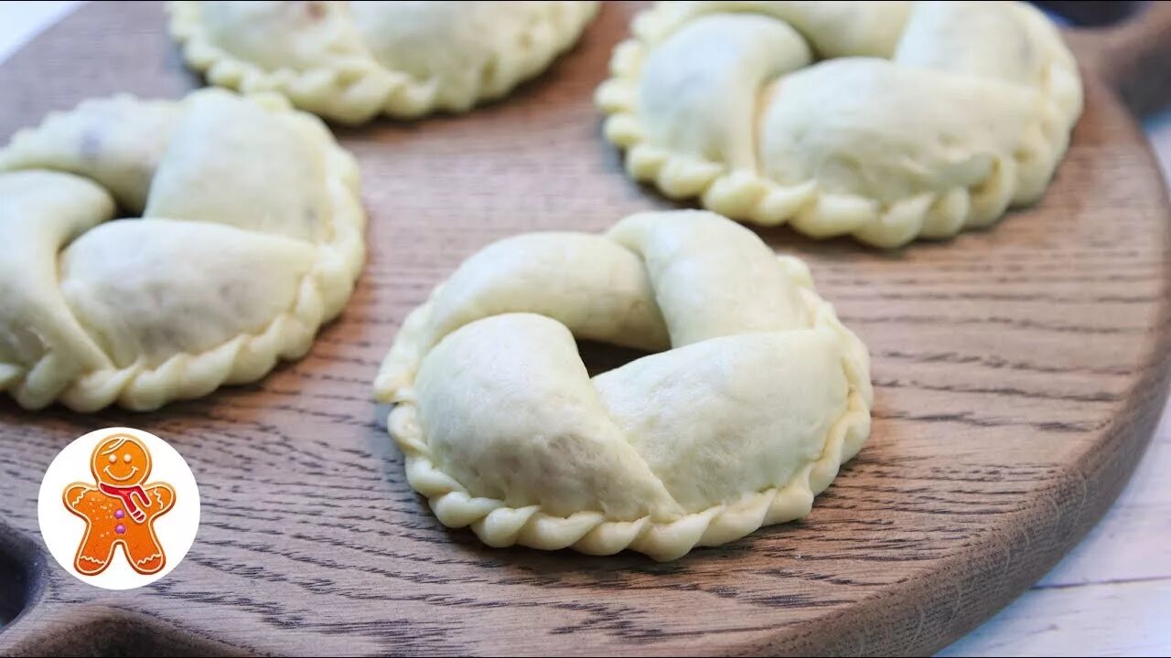 Лепка пирожков. Формы пирожков из дрожжевого теста. Красиво слепить пирожки в духовке. Интересные формы булочек. Формовка пирожков.