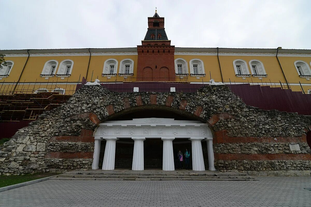 Грот бове в александровском саду. Итальянский грот в александровском саду. Грот руины в александровском саду. Александровский сад москва грот. Архитрав грота руины.