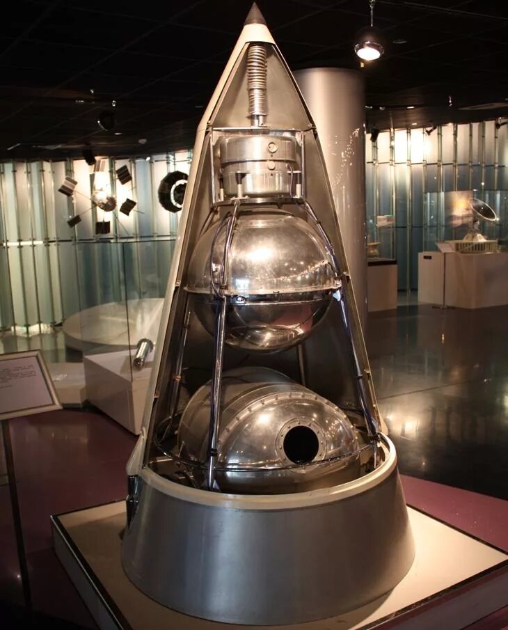Второй советский спутник. Спутник 2 1957. Спутник-2 искусственный Спутник. 3 Ноября 1957-биологический ИСЗ "Спутник-2". Второй Спутник земли СССР.