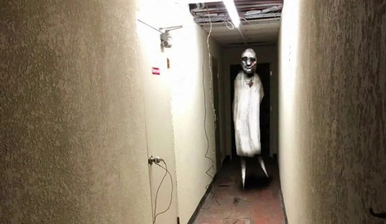 Зловещая улыбка арт. Обунга nextbot. Закулисье мемы. Создатель backrooms. Закулисье backrooms.