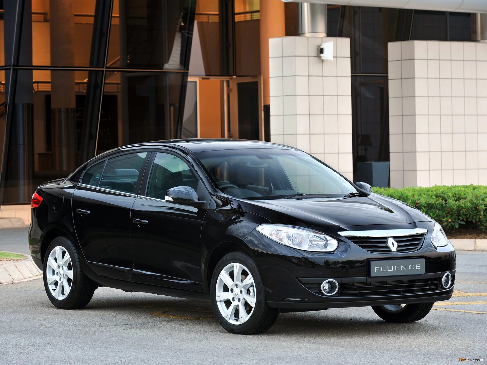 Renault флюенс. Renault Fluence. Рено Fluence 2010. Машина Reno Fluence. Рено Флюенс седан 2010.