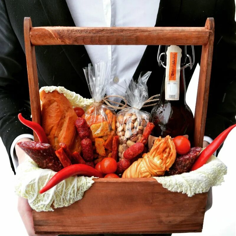 День рождения мужчине пермь. С днём рождения мужчине сережа. Торты на заказ. Подарочный набор для учителя. Кондитерские изделия на день рождения.