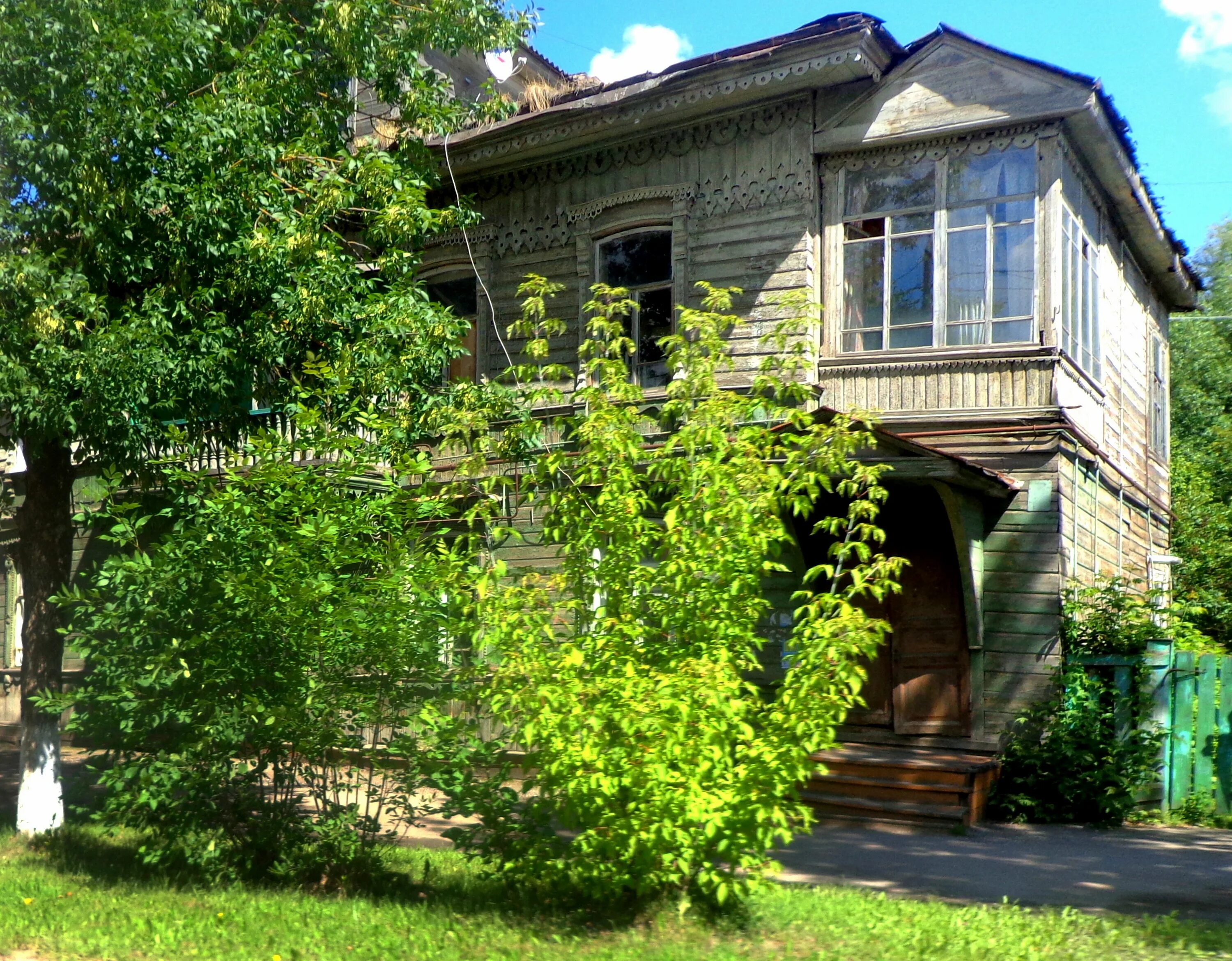 Старинные дома Смоленска. Изба в Черноречье. Дом проф Москва. Старинный дом профессора в Москве недалеко от улицы Хромова.