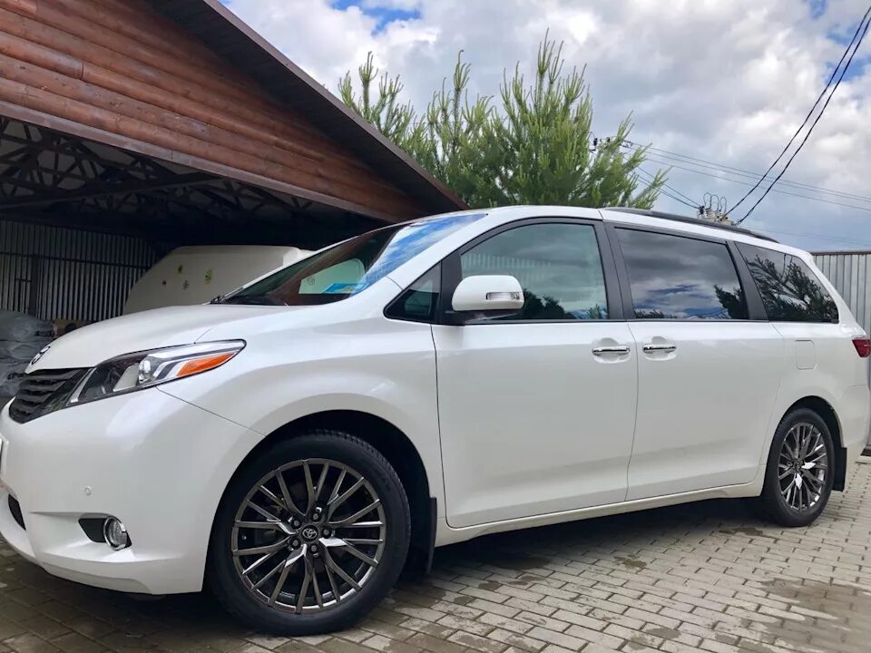 Toyota Sienna r20. Toyota Sienna 2016 r20. Тойота Сиенна 3. Toyota Sienna 2004 r20. Колесо тойота продажа