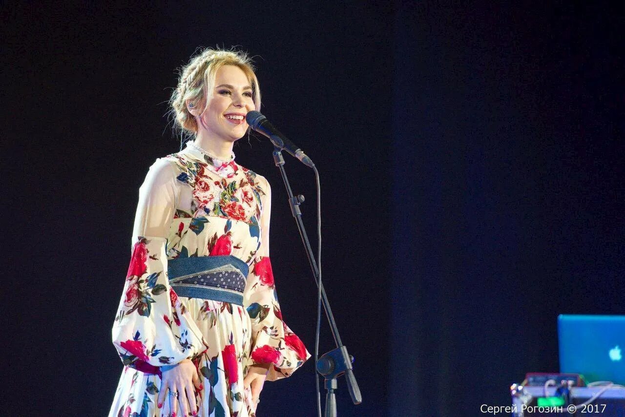 Концерт группа пелагея 2022 в солгоне. Дуэт пелагеи и шамана. Дуэт пелагеи и шамана. Пелагея мельница. Шаман и пелагея.