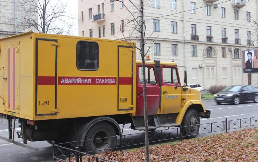 Аварийная служба московского района телефон. Аварийная машина. Машина аварийной службы водоканала. Аварийная машина ЖКХ. Аварийная служба ЖКХ.