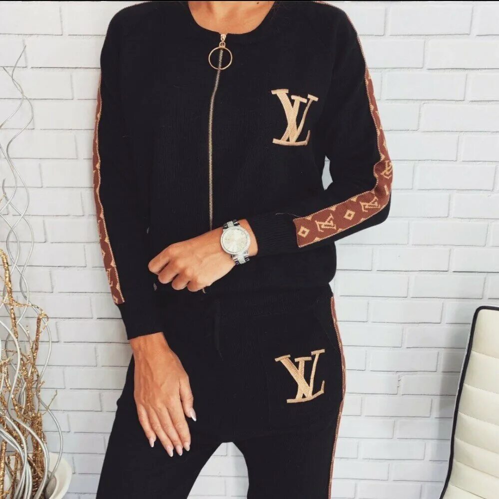 Луи виттон спортивный костюм женский. Пижама луи виттон мужские. Louis vuitton спортивный костюм. Косьюм луи витон. Костюм луи витон мужской.