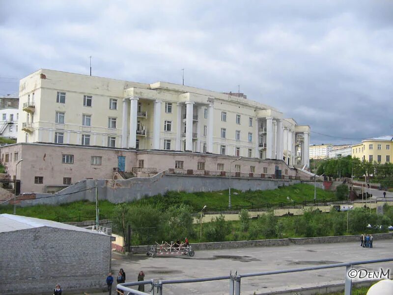 Североморск улица полярная 2. Циркульный дом в полярном. Полярный (город в мурманской обл. Dubldom кандалакша. Доф г полярный.