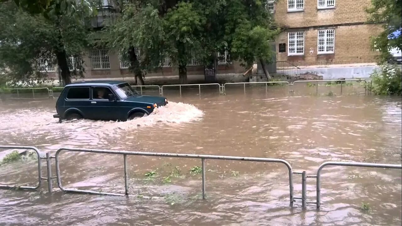 Паводок в челябинской области на сегодня. Карталы потоп 2013. Потоп Карталы 2013г. Наводнение Карталы 2013. Наводнение в Челябинской области.