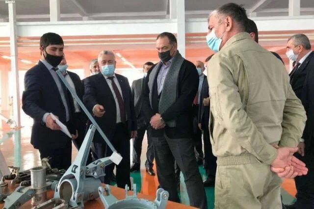 Меликов на открытии завода фото Денис Мантуров и Сергей Меликов официально запустили новое предприятие в Дагеста