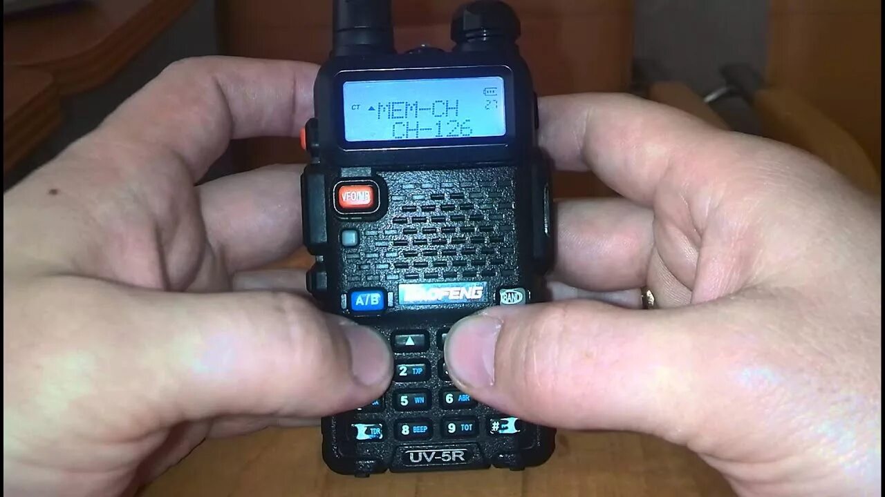 Сбросить настройки рации. Рация баофенг UV-5r. UV 5r MKC Баофен. Радиостанция портативная Baofeng UV-5r сломанная. Баофенг uv5r выносной динамик.