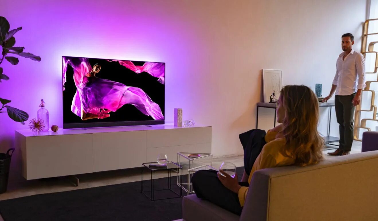 Филипс телевизор олед 903. Philips 65oled807. Олед подсветка для телевизора. ТВ В идеальнейшем состоянии. Андроид телевизор 2023