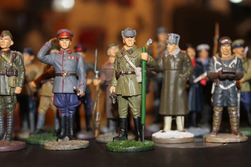 См солдатики. Игрушечные солдатики. война игрушечных солдатиков. солдатики в коробке. оловянные солдатики коллекционные только 2 мировой.
