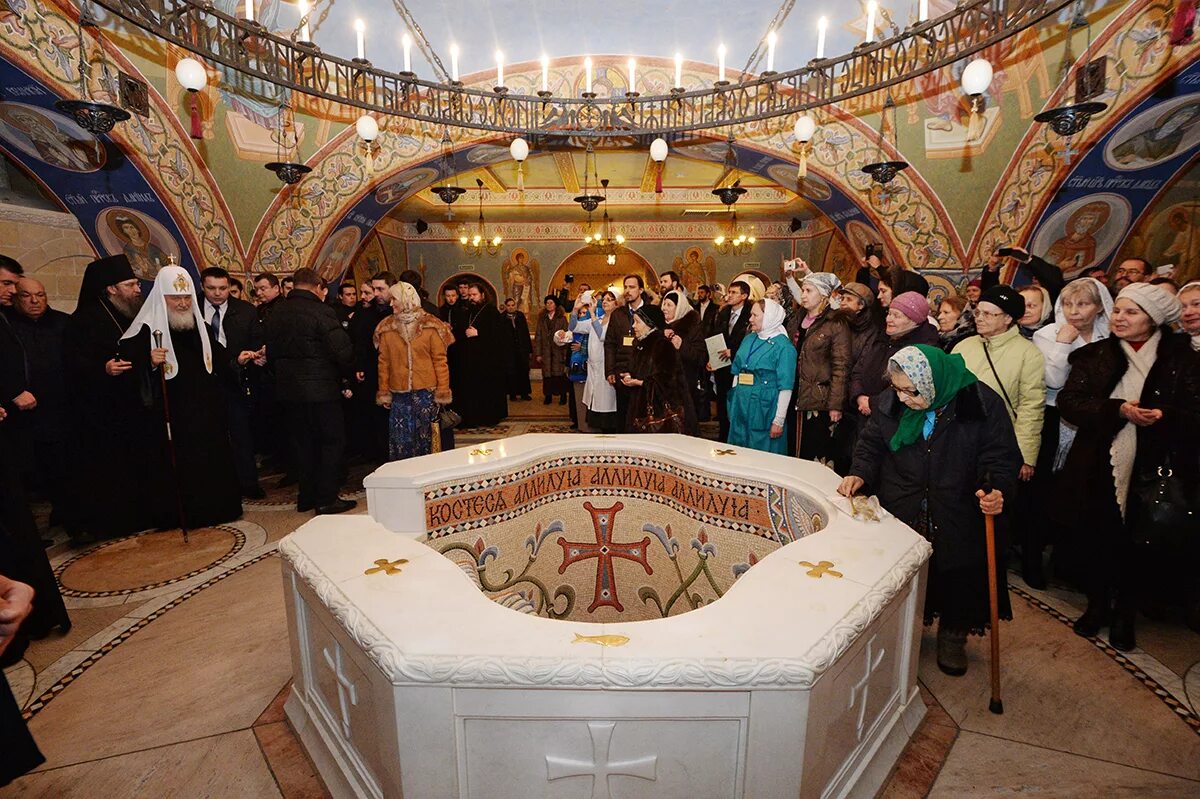 храм покрова пресвятой богородицы в ясенево нижний храм. богослужение в храме в ясенево. богослужение в храме в ясенево. покровский храм в ясенево. отец игорь храм петра и павла в ясенево.