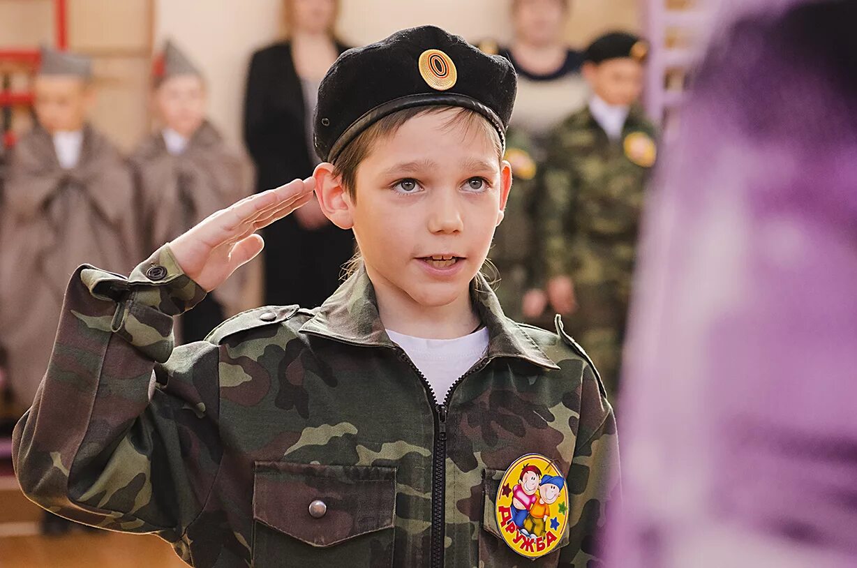 Военно-патриотическое воспитание молодежи. Патриотизм. Военный с ребенком. Юные военные.