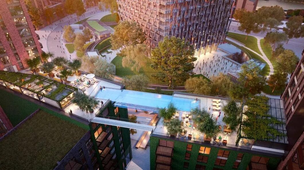 Жилой комплекс бассейн. Embassy Gardens London бассейн. Sky Pool бассейн Лондон. Бассейн между двумя зданиями в Лондоне. ЖК Embassy Gardens.