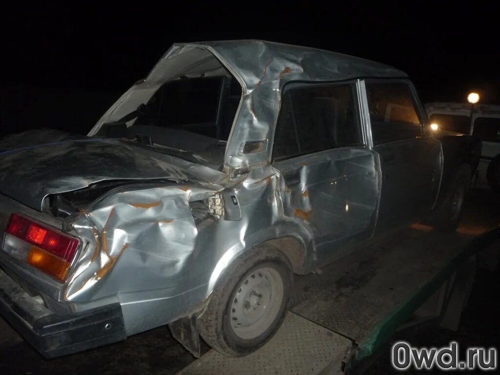 битая ваз 2107. ваз 2107 черный битый. ваз 2107 битый. ваз 2107 битая. битая ваз 2107 серебристая.