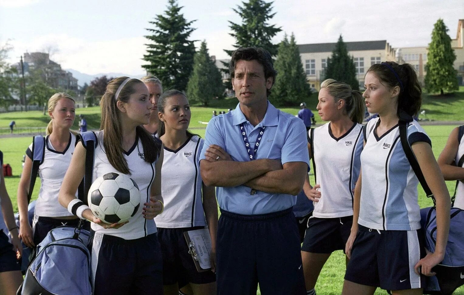 Руни мара она 2013. Она мужчина фильм. Йо т. Аманда байнс она мужчина. Пирс броснан и сара джессика паркер в фильме.