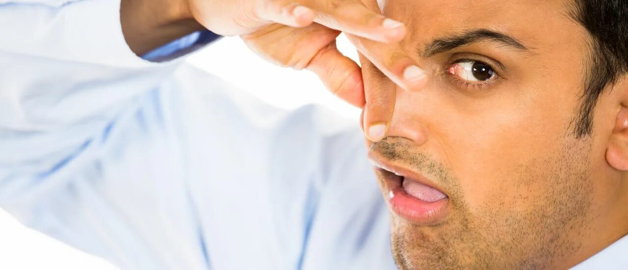 Рот закрытый рукой. Bad breath indonesia. Плохо пахнет. Инфузионная терапия окситоцин. Бады.