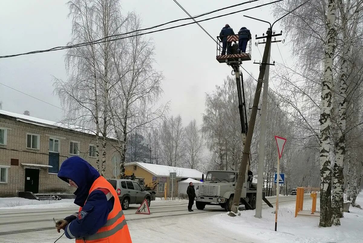 аварийно-диспетчерская служба электросети. мосводосток шевченко. замена ламп уличного освещения. аварийная служба уличного освещения. монтаж светильников наружного освещения.