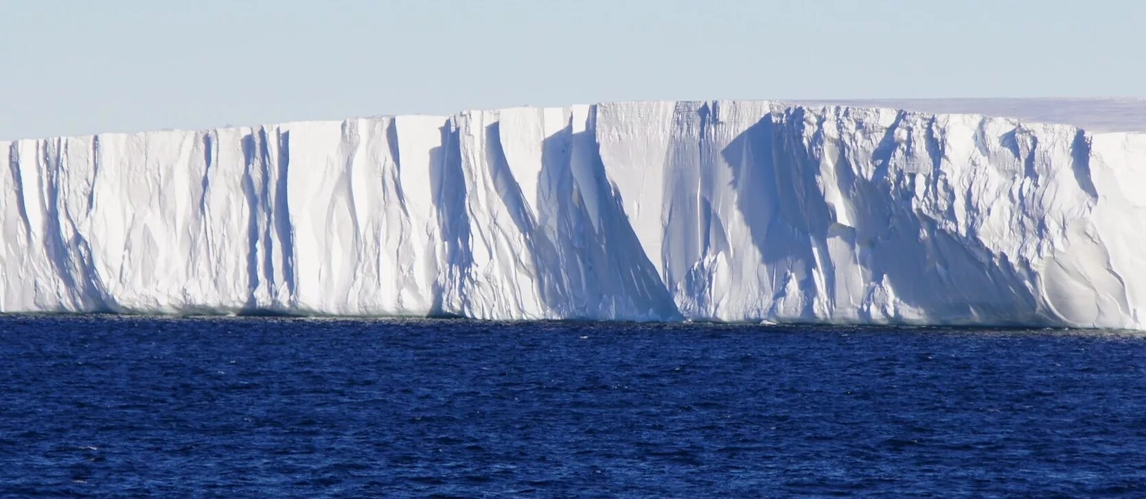 Антарктида шельфовый ледник росса айсберг. Самый большой шельфовый ледник антарктиды. Шельфовый ледник беллинсгаузена. Ледник росса в антарктиде. Антарктика ледяной шельф росса.