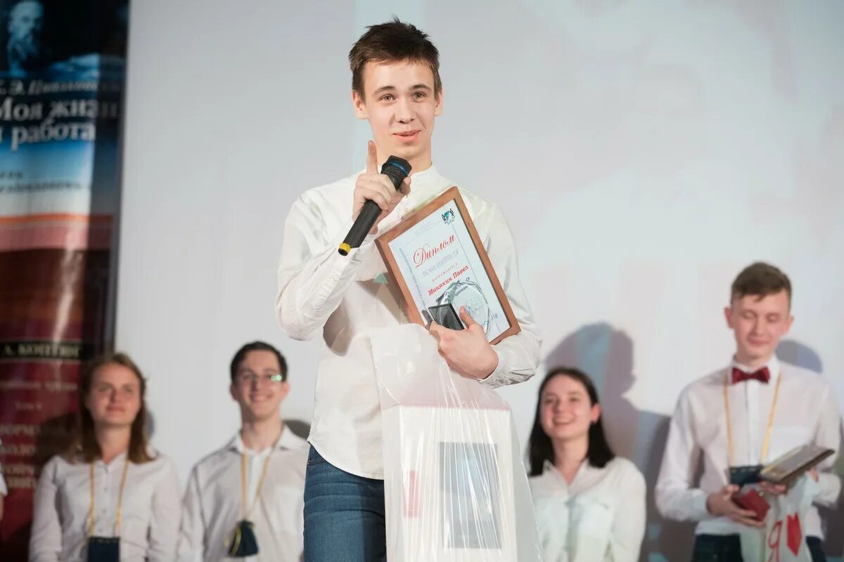 дворец творчества детей и учащейся молодежи юниор. ученик года 2019 в рыбнице. ученик года. ахметгареев новосибирск департамент образования биография. ученик года новосибирск.