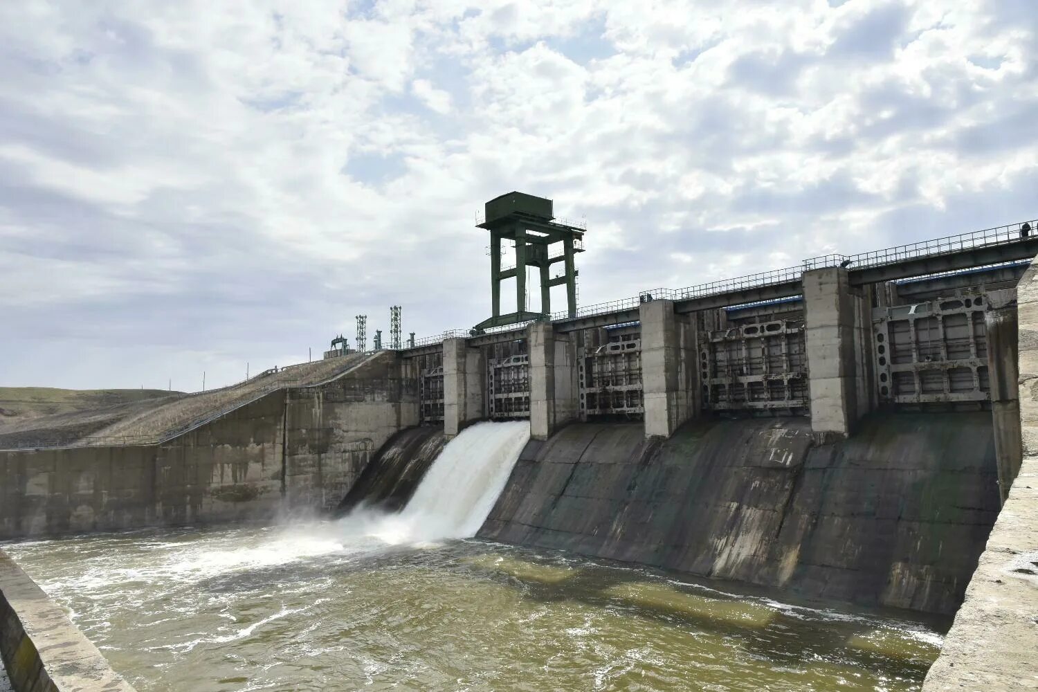 Министерство водных ресурсов республики казахстан. Актюбинское водохранилище Актобе. Актюбинское водохранилище платина. Актюбинское водохранилище дамба. Гидротехнические сооружения Республики Башкортостан.