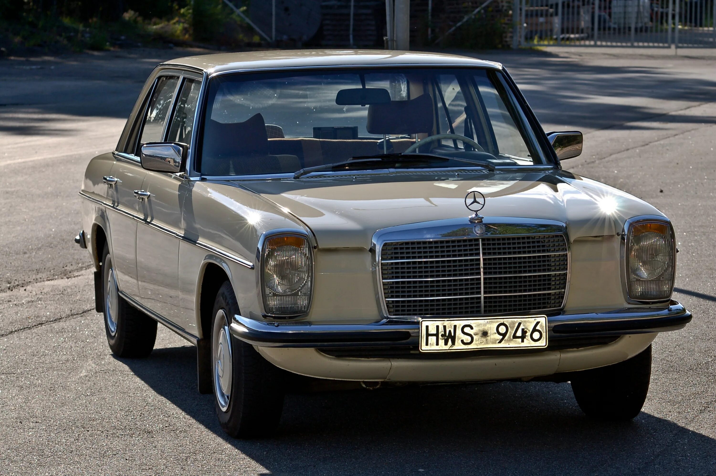 Старый мерседес фото. Mercedes Benz 200. Mercedes-Benz w110. Мерседес Бенц 116. Mercedes-Benz w120.