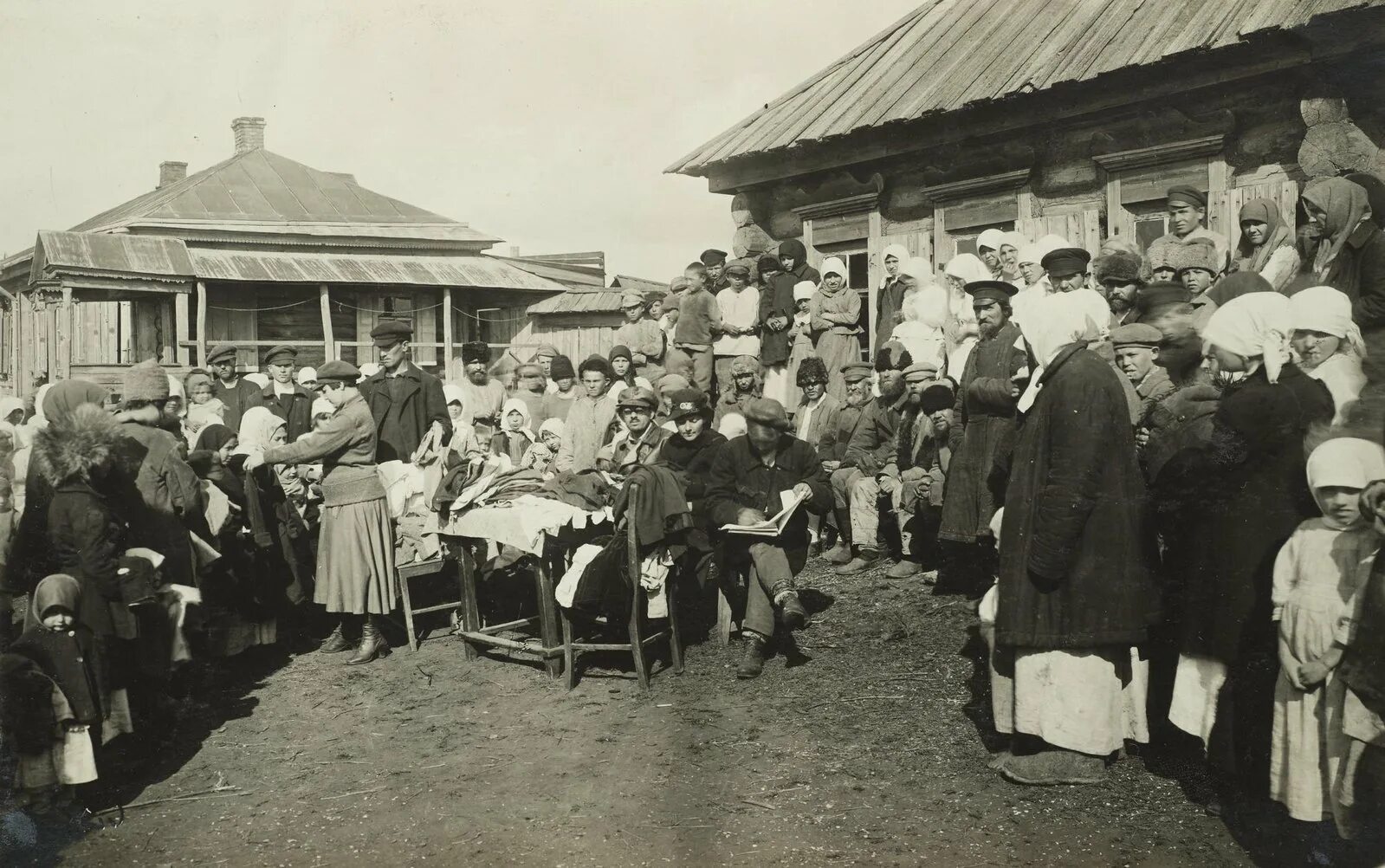 Голодающим Поволжья 1922г. Голод в Приволжье в 1920г.