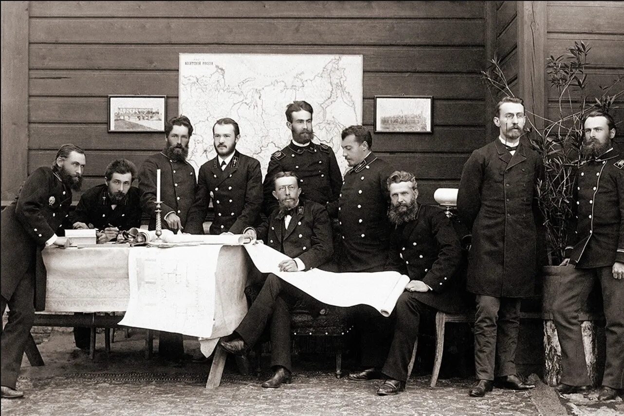 Октябрь 1900 года. Н.М.Тихомиров с инженерами-строителями моста через Обь (1894). Комитет сибирской железной дороги 1893.