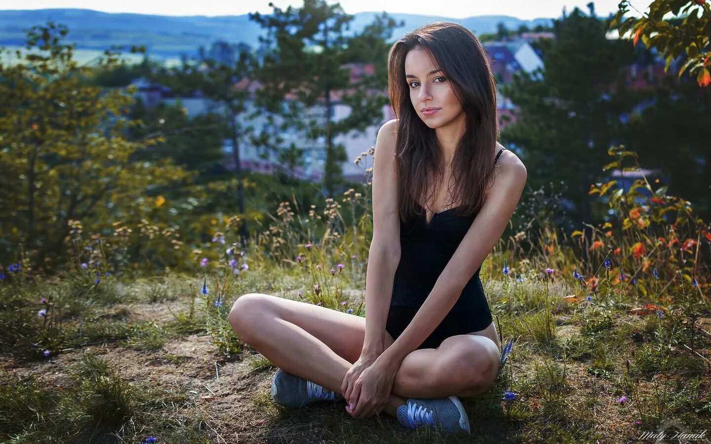 Dominika chybova в платье. Согласилась на природе. Девочки-голышки на природе. Кейси форест. Девушка в платье летом.