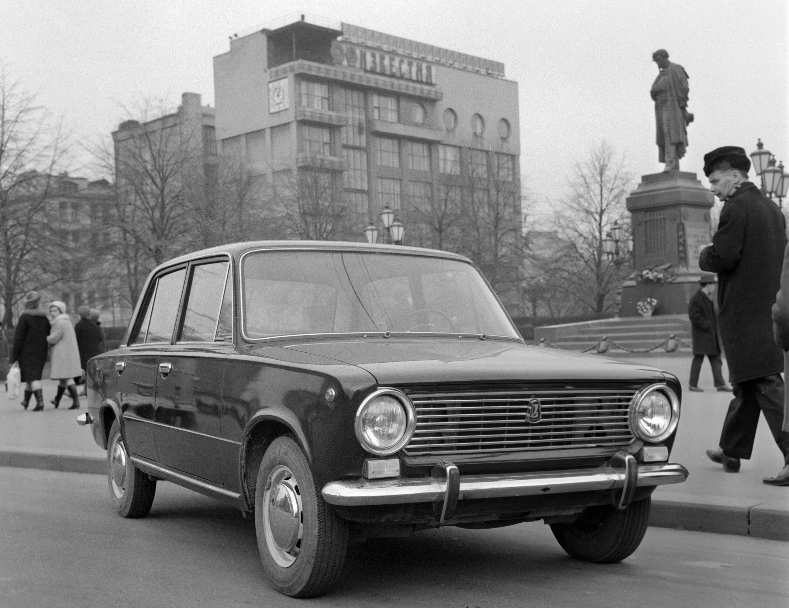 Ремонт советских машин. ВАЗ 2101 КГБ. ВАЗ 2101 Жигули СССР. ВАЗ 2101 Жигули 1970. ВАЗ 2101 КГБ СССР.