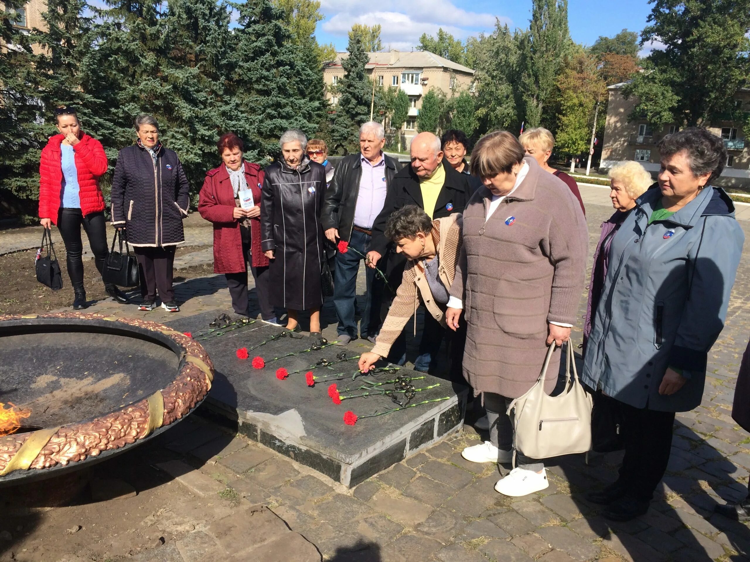 Администрация города Краснодона и Краснодонского района. Совет ветеранов Краснодона Луганской. Ветераны Краснодона. Чернобыльцам Краснодон памятный знак. Прогноз погоды краснодон