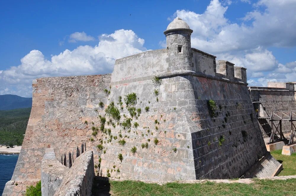 Бастион в какой. Крепость Сан-Педро-де-ла-рока. Крепость Сан Педро де ля рока. Крепость ла Рокка. Сан-Педро-де-ла-рока Куба.