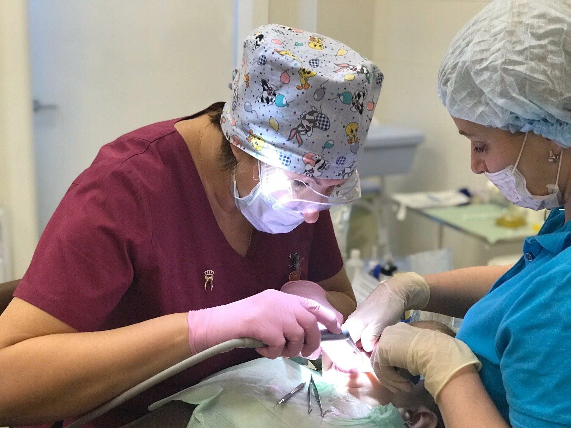 Медиум стоматология пермь. Медиум стоматология пермь. Пермь снайперов  дом 1 европейская стоматология медиум. Стоматология медиум. Медиум стоматология пермь.