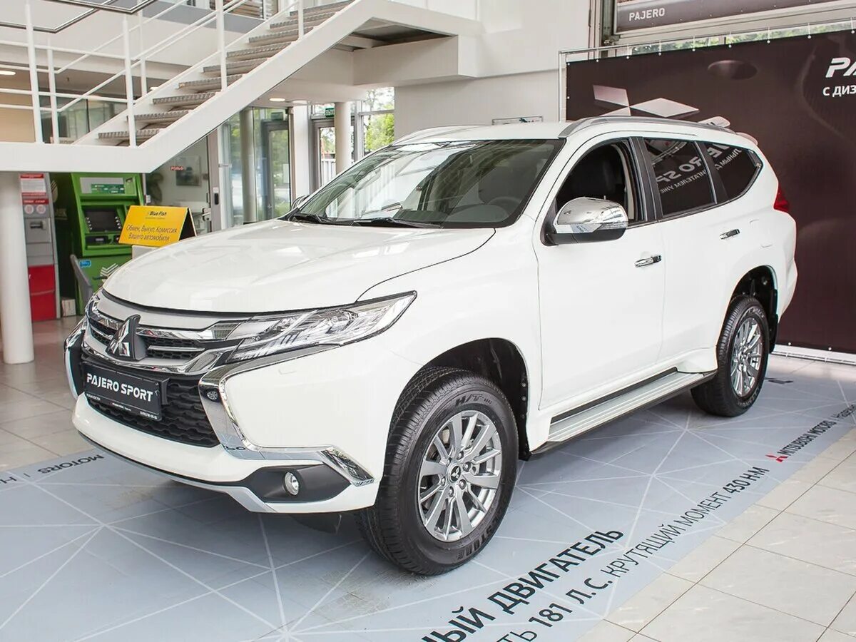 Мицубиси паджеро 2018. Mitsubishi Pajero Sport 2018. Митсубиси Паджеро спорт 2018. Mitsubishi Pajero Sport 2018 белый. Pajero Sport 3 2018.