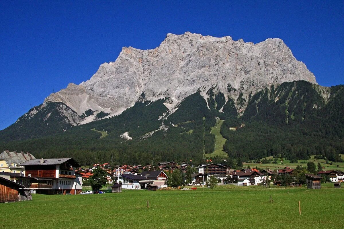 Гора Цугшпитце в Германии. Самая высокая гора в Германии Цугшпитце. Цугшпитце (Баварские Альпы). Цугшпитце Бавария.
