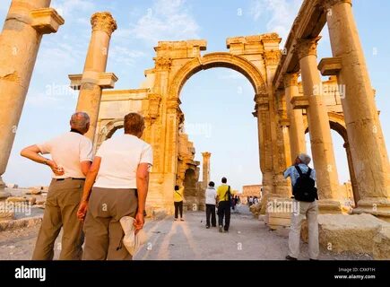 Sightseeing tour at Palmyra ruins, Syria Stock Photo - Alamy