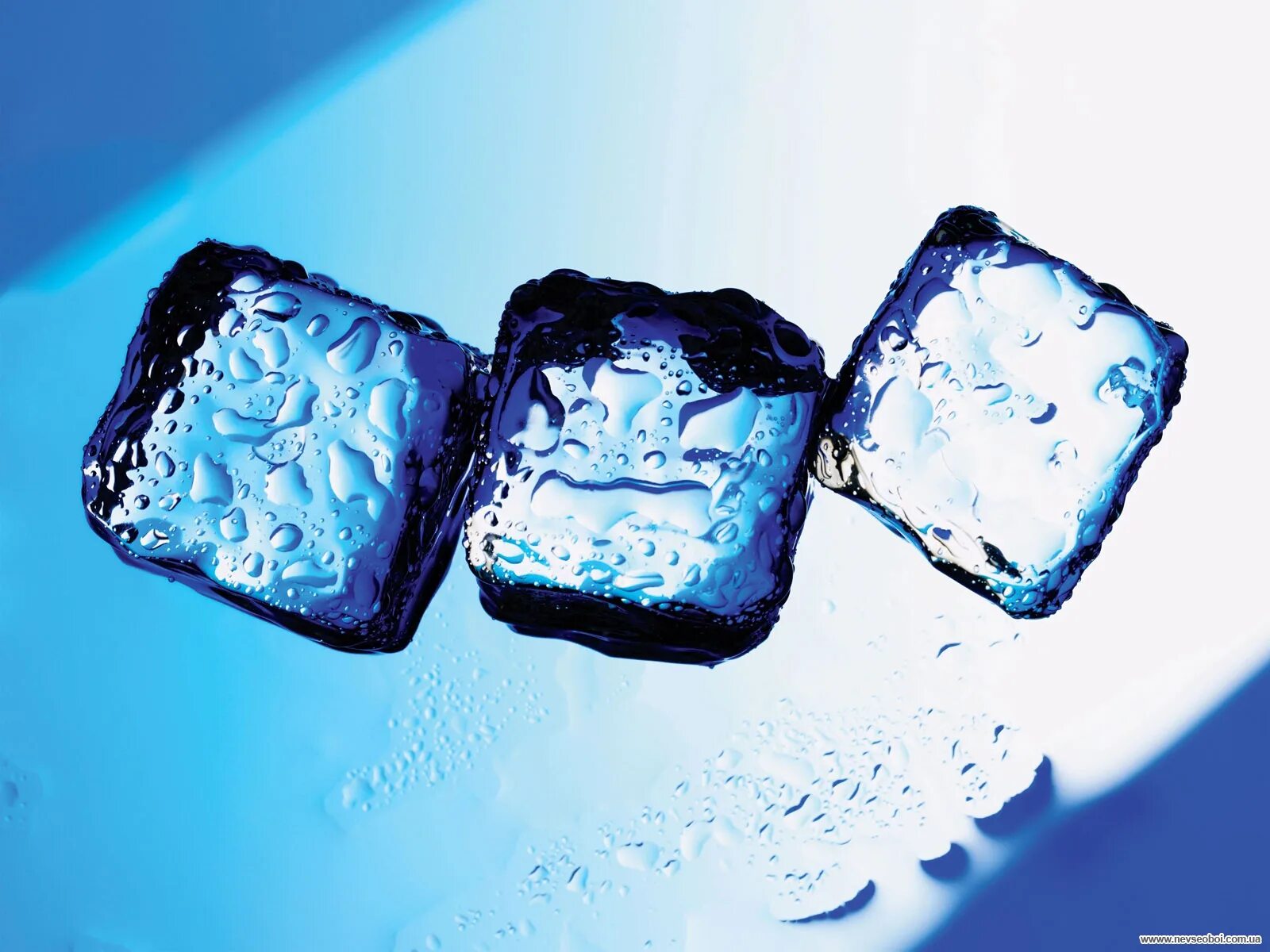 Сколько кубиков льда. Кубики льда. Ледяной кубик. Кусок льда. Холодный кубик льда.